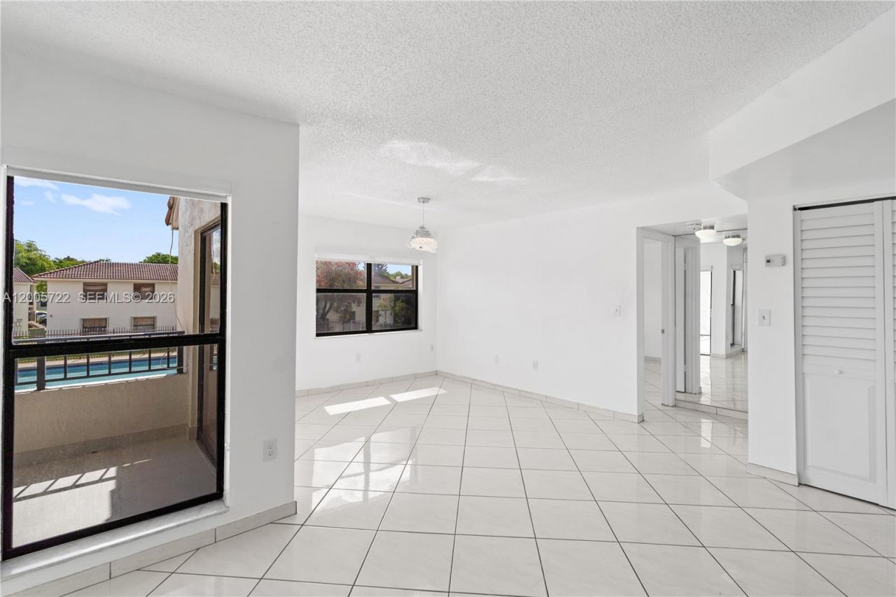 10877 NW 7th St, Unit 21-35, Miami, FL 33172 Photo