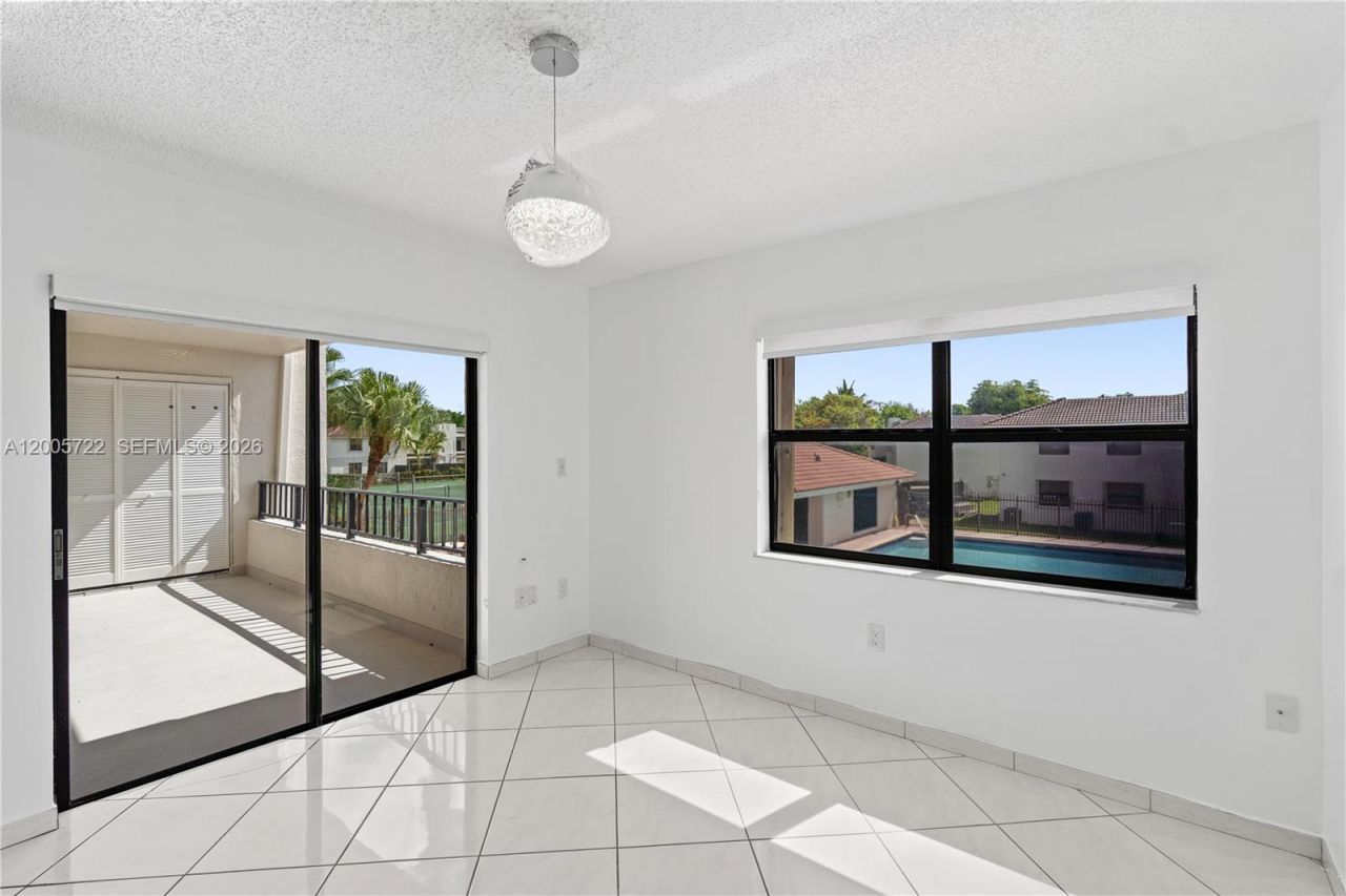 10877 NW 7th St, Unit 21-35, Miami, FL 33172 Photo