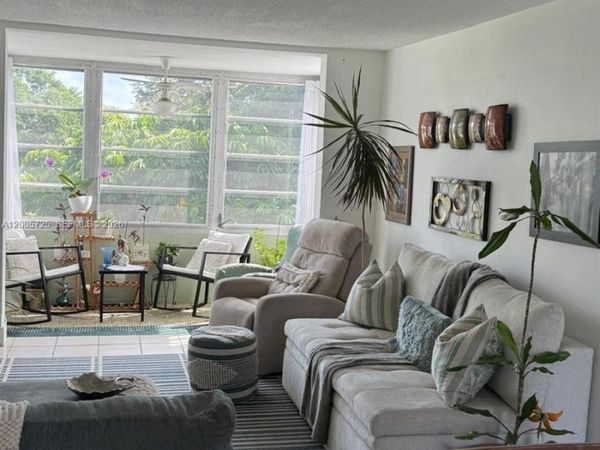 447 NE 195th St, Unit 310, Miami, FL 33179