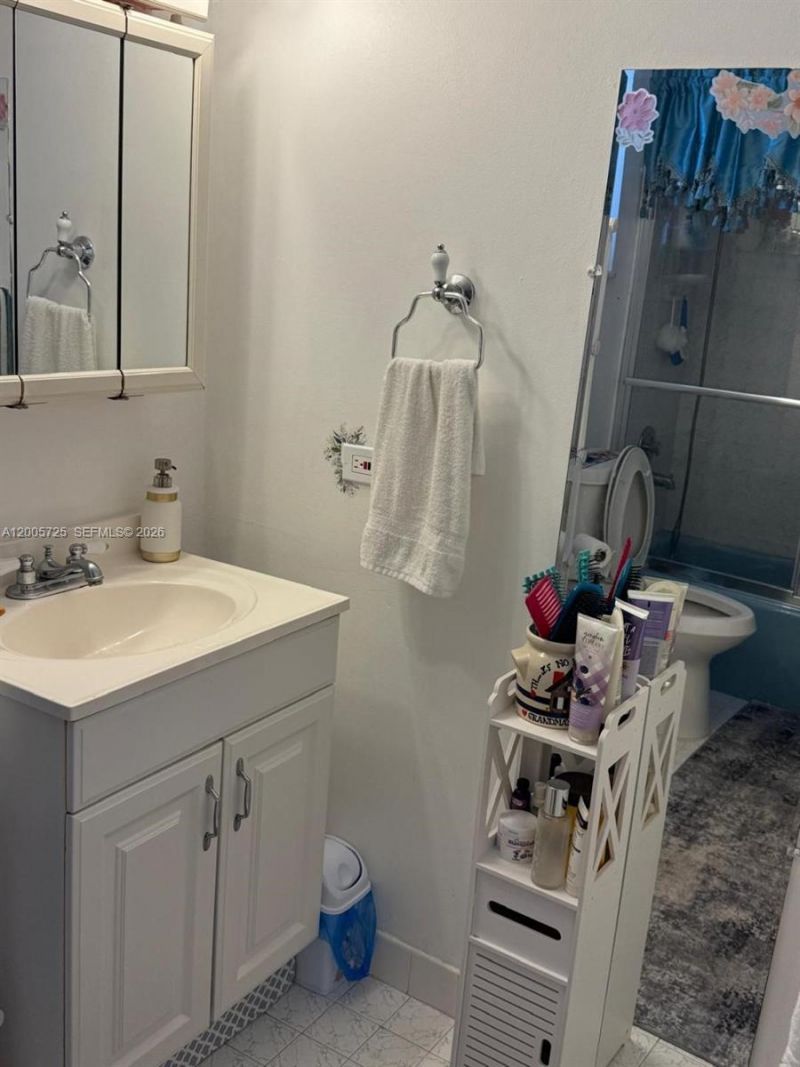 447 NE 195th St, Unit 310, Miami, FL 33179 Photo