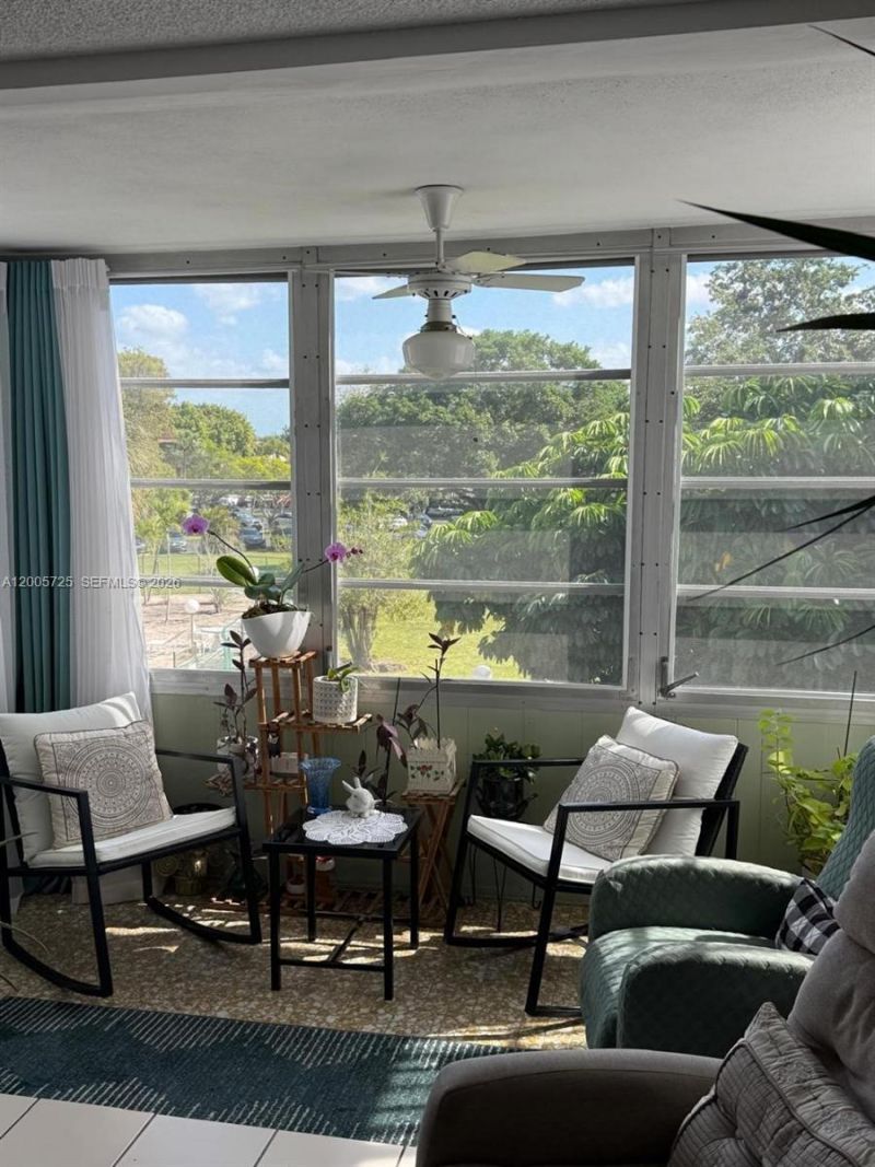 447 NE 195th St, Unit 310, Miami, FL 33179 Photo