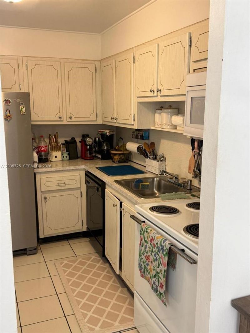 447 NE 195th St, Unit 310, Miami, FL 33179 Photo