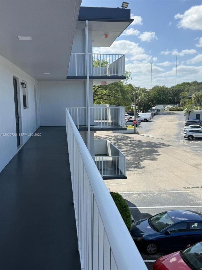 447 NE 195th St, Unit 310, Miami, FL 33179 Photo