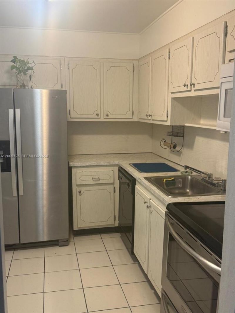 447 NE 195th St, Unit 310, Miami, FL 33179 Photo