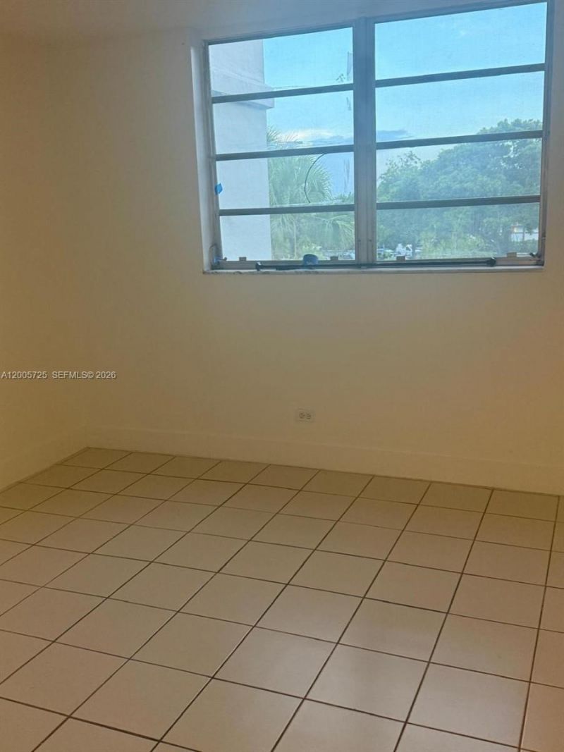 447 NE 195th St, Unit 310, Miami, FL 33179 Photo