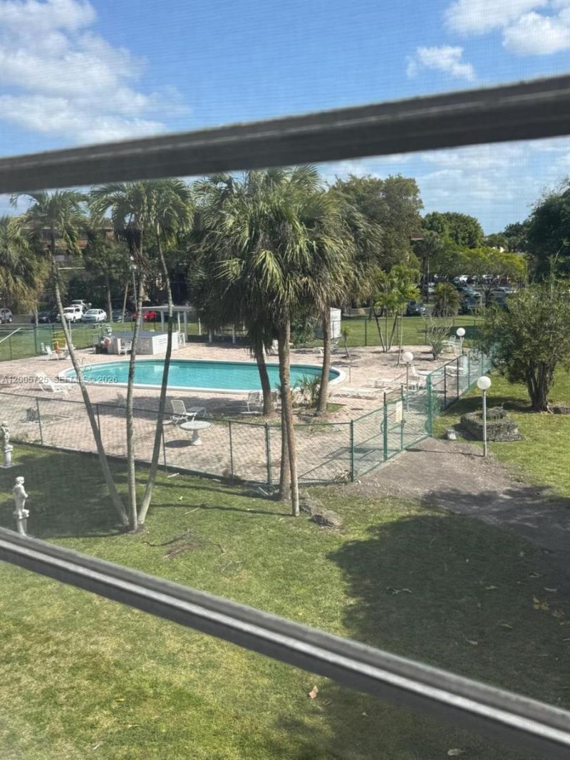 447 NE 195th St, Unit 310, Miami, FL 33179 Photo