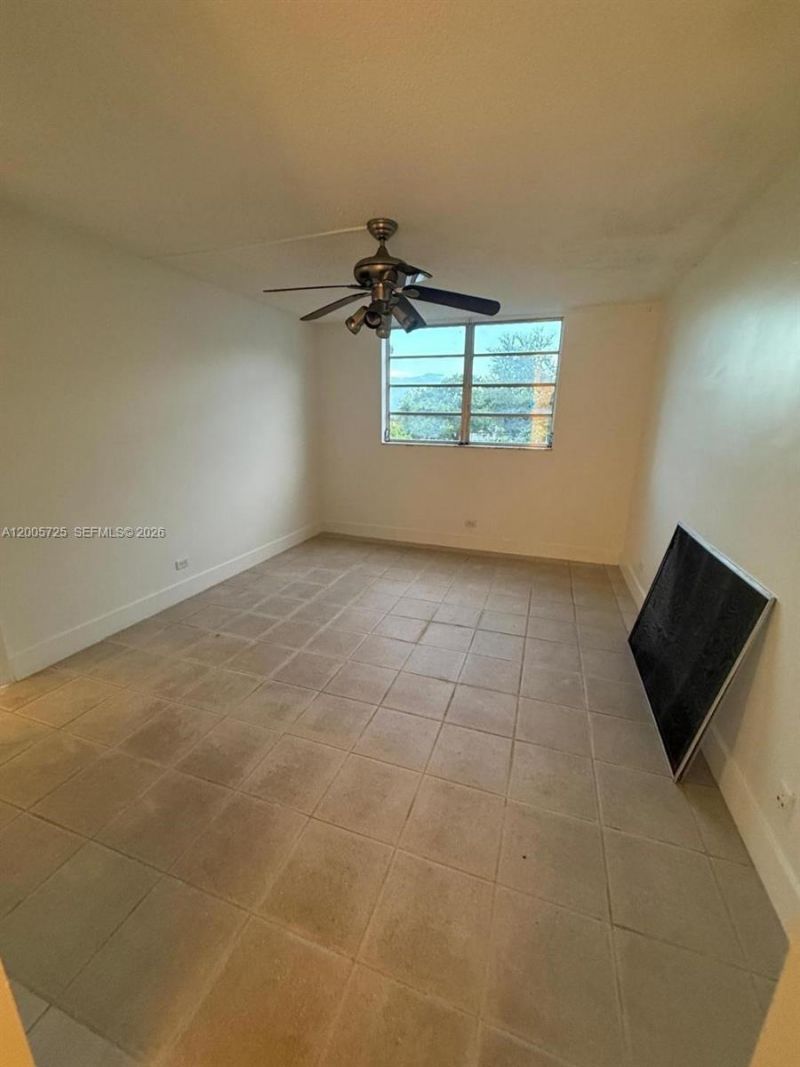 447 NE 195th St, Unit 310, Miami, FL 33179 Photo