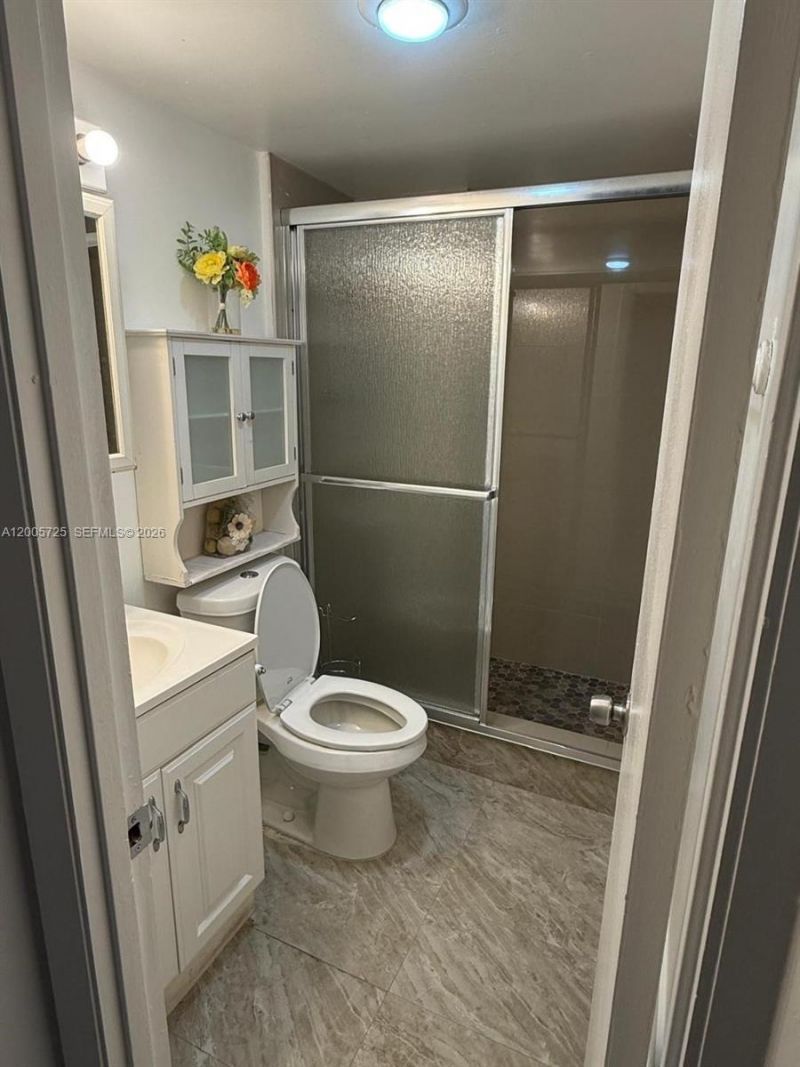 447 NE 195th St, Unit 310, Miami, FL 33179 Photo