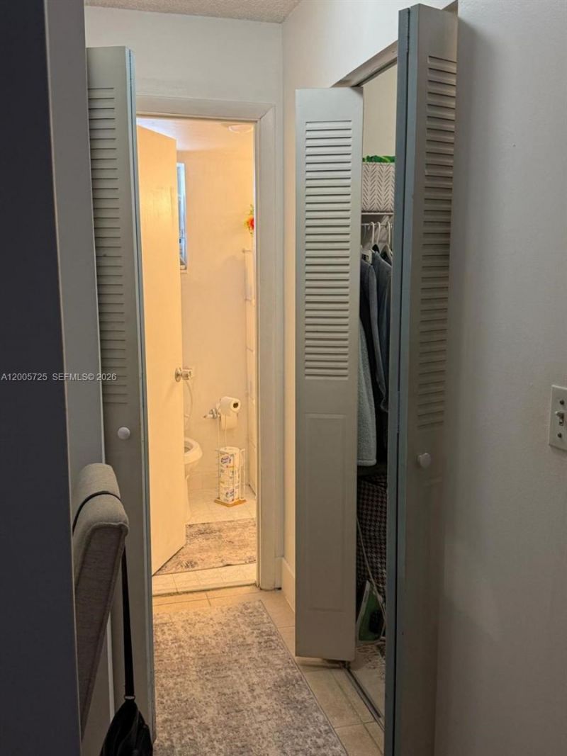 447 NE 195th St, Unit 310, Miami, FL 33179 Photo