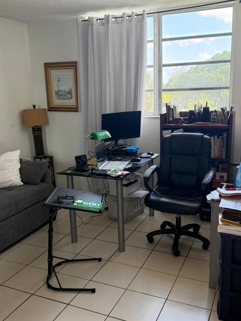 447 NE 195th St, Unit 310, Miami, FL 33179 Photo