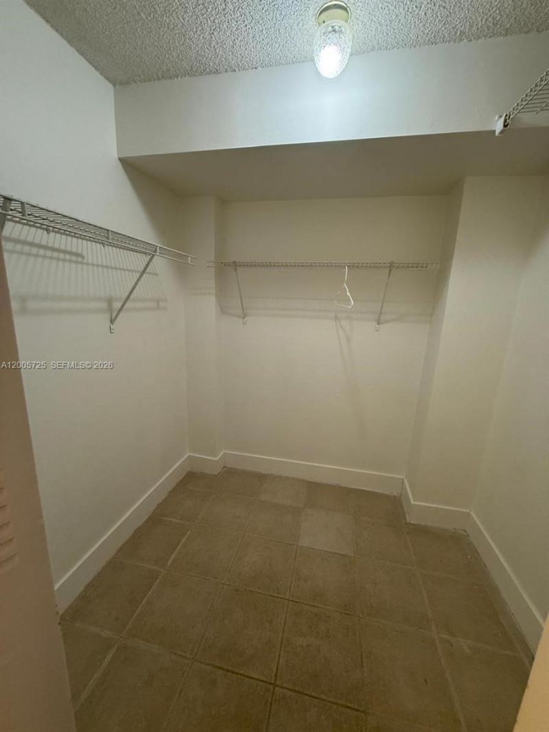 447 NE 195th St, Unit 310, Miami, FL 33179 Photo