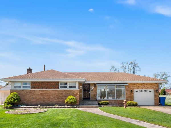 5236 N Pioneer Avenue , Chicago, IL 60656