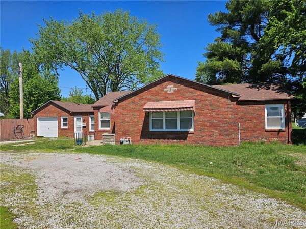 1331 E Union Avenue, Litchfield, IL 62056