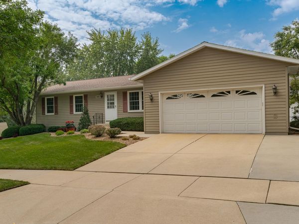642 Chalet Drive NW, Rochester, MN 55901
