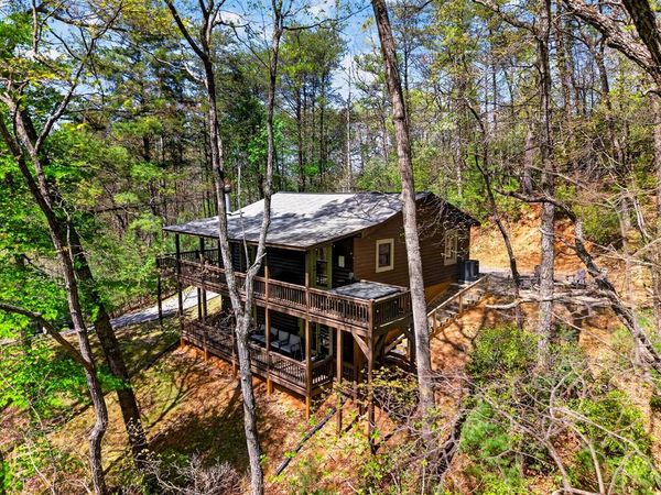 564 Weaver Creek Lane, Blue Ridge, GA 30513