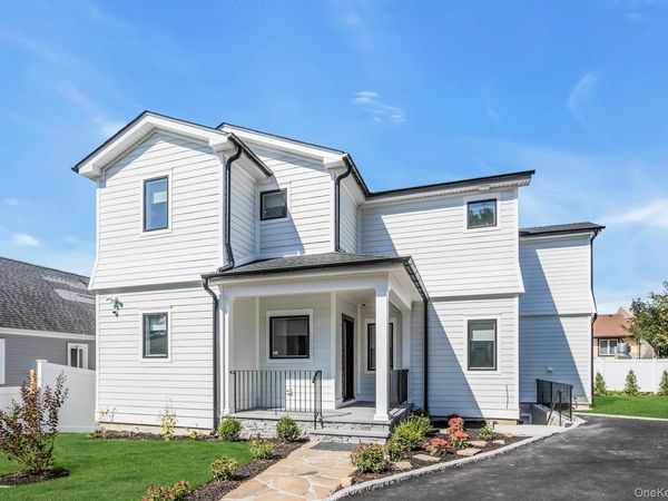 7 Bud Court, Bayville, NY 11709
