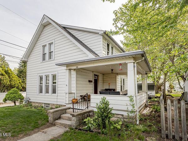 516 N Summit Street, Bowling Green, OH 43402