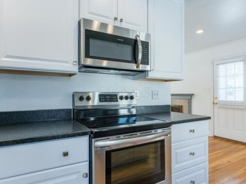 1966 Zollinger Road, Columbus, OH 43221 Photo 12