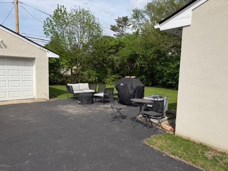 1966 Zollinger Road, Columbus, OH 43221 Photo 2