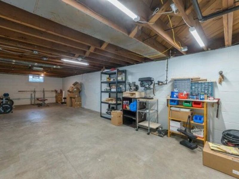 1966 Zollinger Road, Columbus, OH 43221 Photo 25