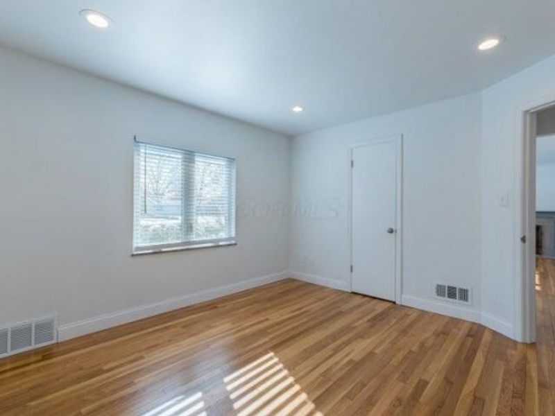 1966 Zollinger Road, Columbus, OH 43221 Photo 7