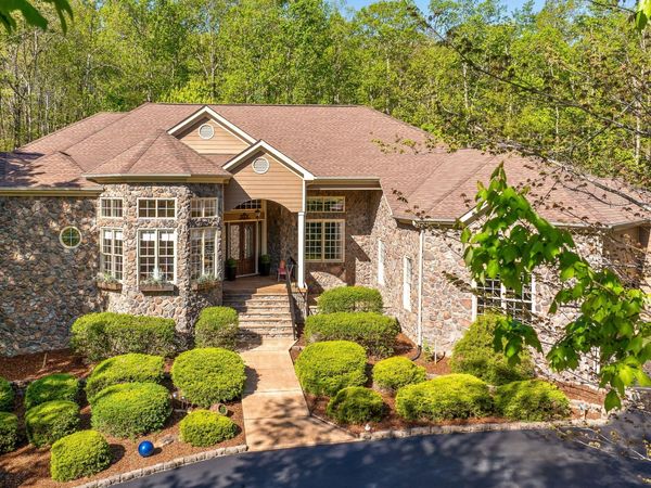 240 Horseshoe Bend Road, Signal Mountain, TN 37377