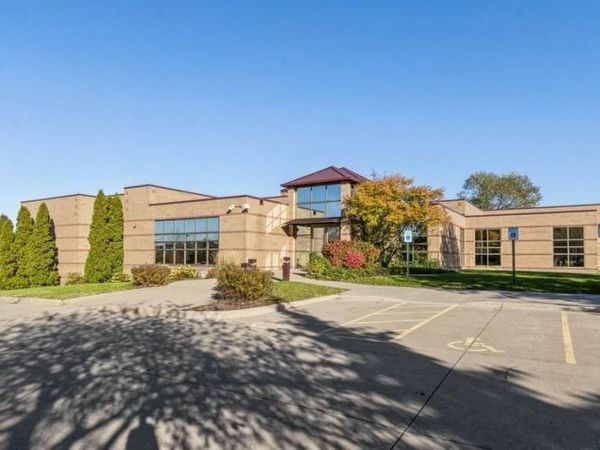 2834 NORTHGATE DR, Iowa City, IA 52245