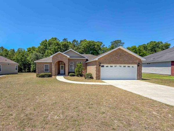 332 Sand Pine Circle , Midway, FL 32343
