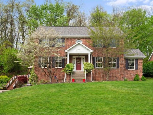 2518 Forest Brook Dr, Pittsburgh, PA 15241