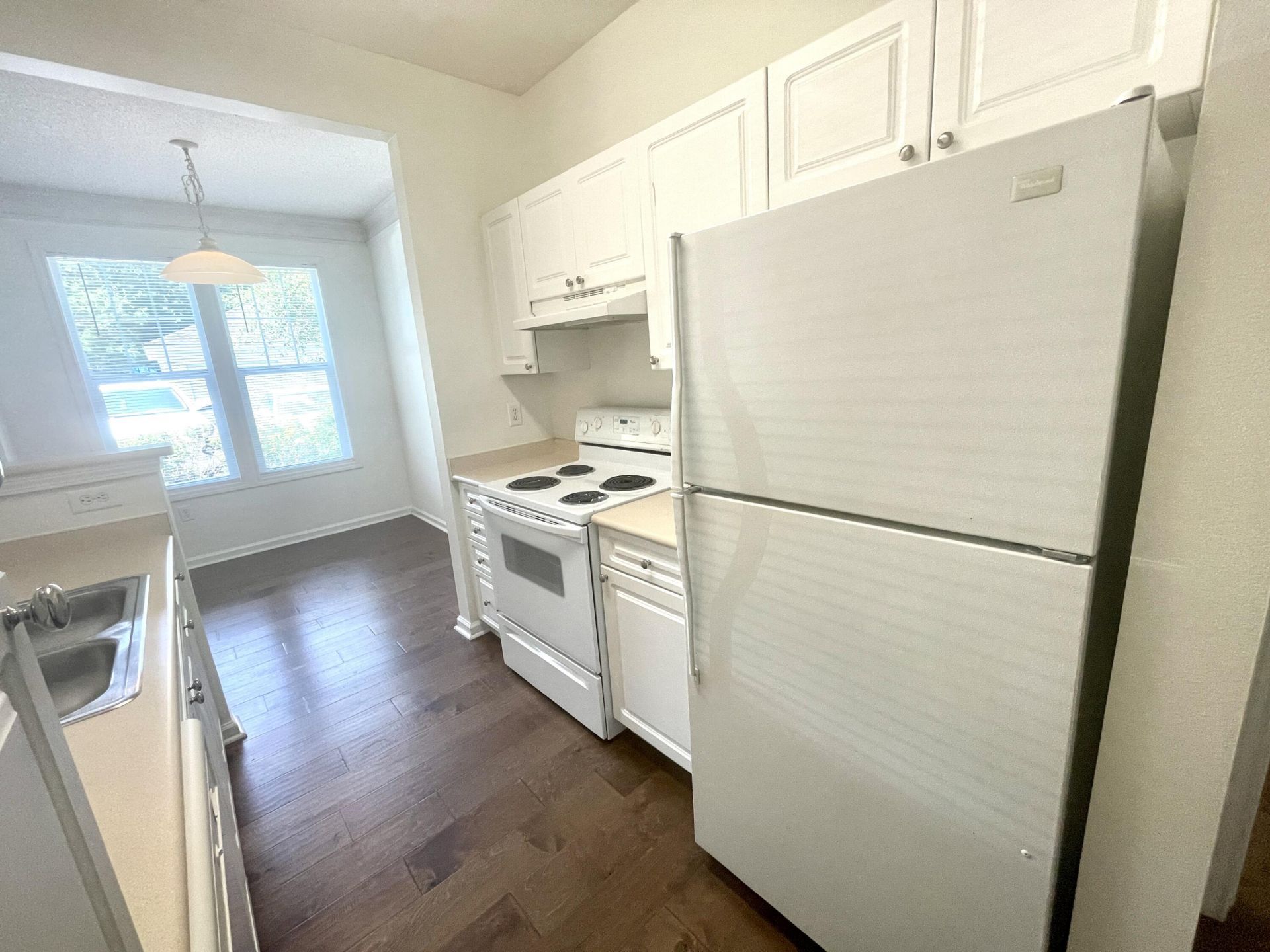 2411 Chatelain Way Photo 12