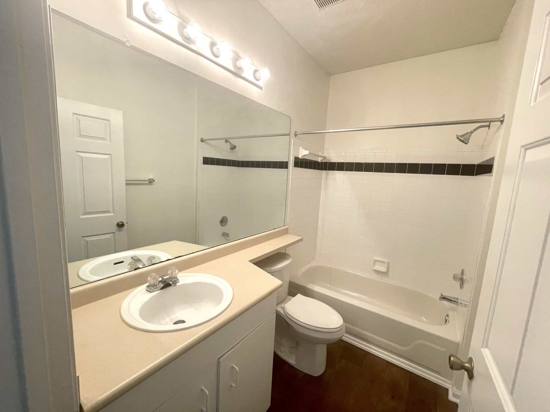 2411 Chatelain Way Photo 23