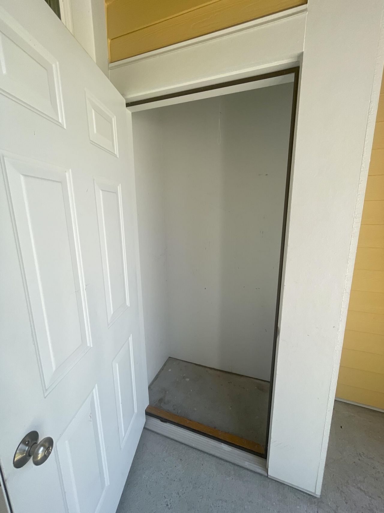 2411 Chatelain Way Photo 32