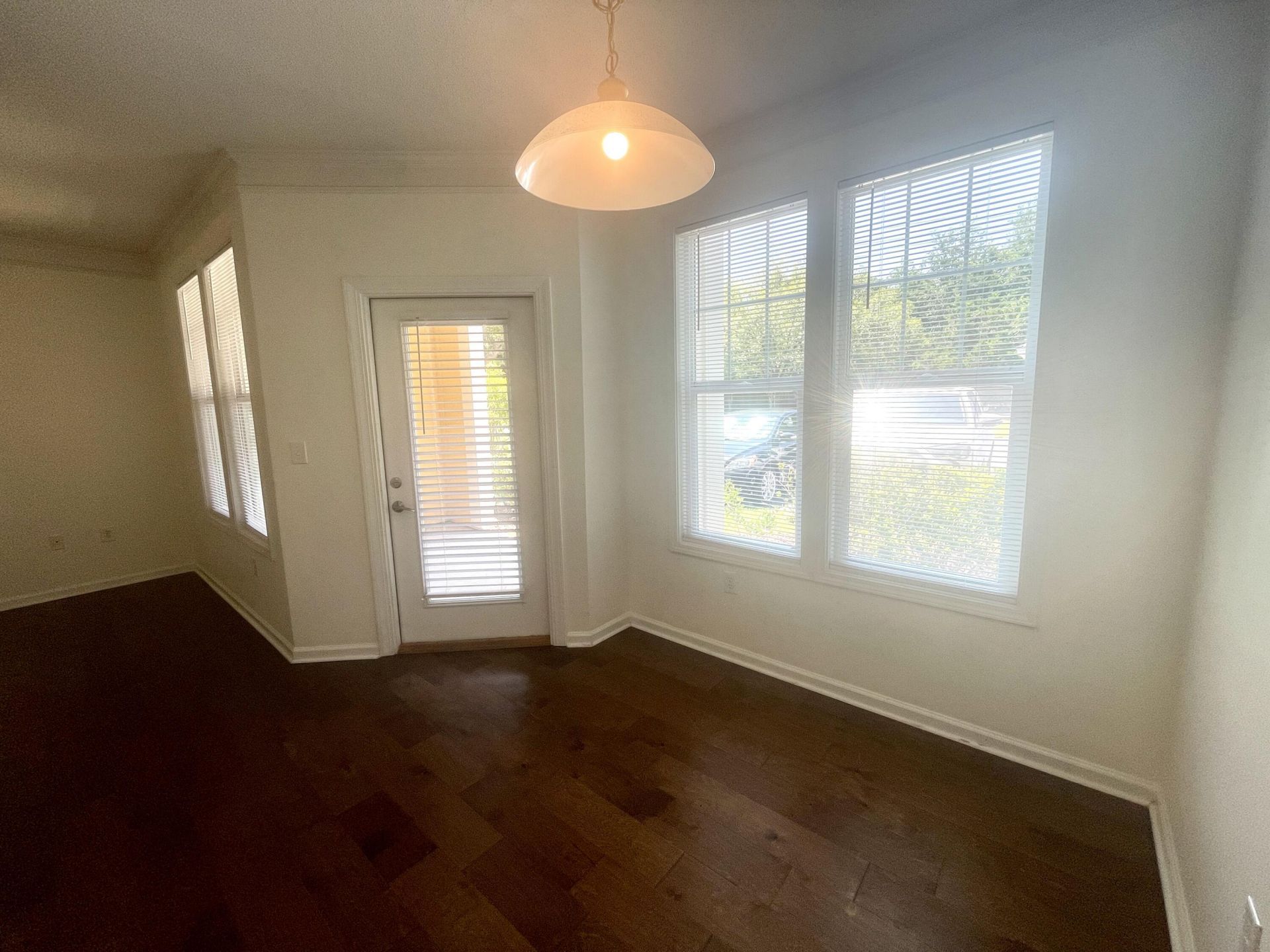 2411 Chatelain Way Photo 7