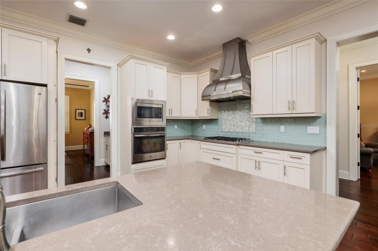 852 Cordova Boulevard Ne, Saint Petersburg, FL 33704 Photo