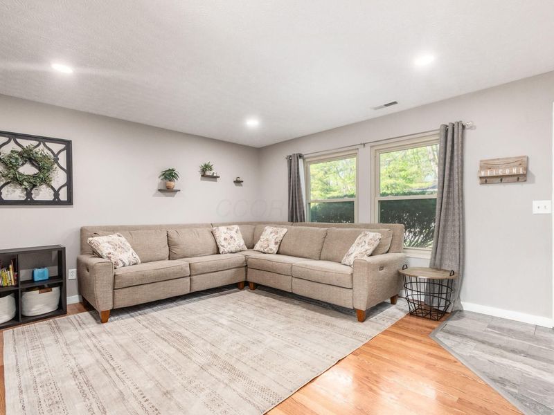 2096 Jeffey Drive, Hilliard, OH 43026 Photo 2