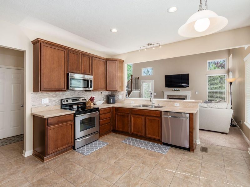 573 Summer Tree Loop , Marysville, OH 43040 Photo 7