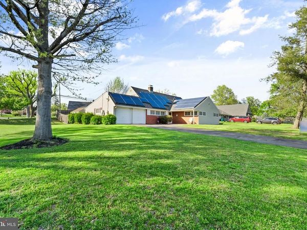 18 S FORSYTHIA DRIVE S , LEVITTOWN, PA 19056