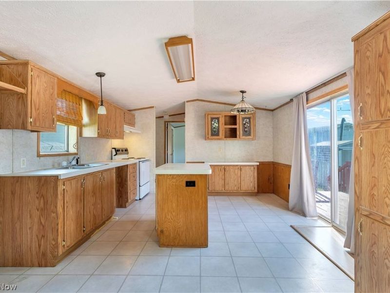 100 Keenan, Unit Ellen 27, Peninsula, OH 44264 Photo 13