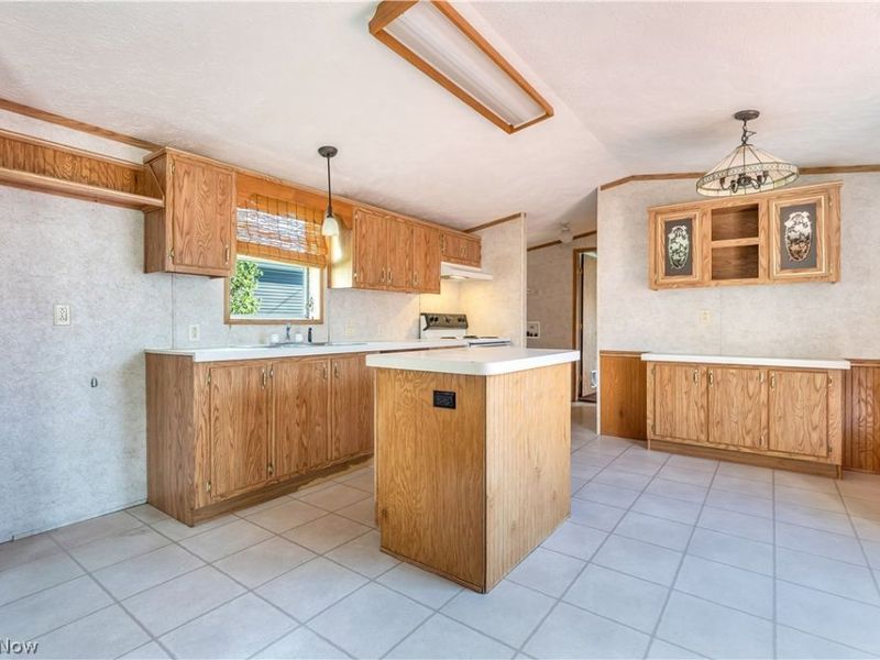 100 Keenan, Unit Ellen 27, Peninsula, OH 44264 Photo 14