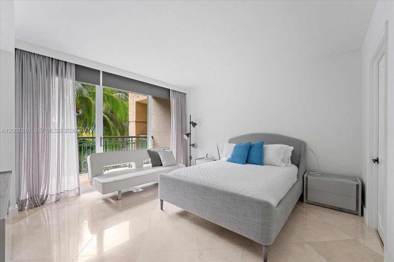 3400 SW 27th Ave , Unit 201, Miami, FL 33133 Photo
