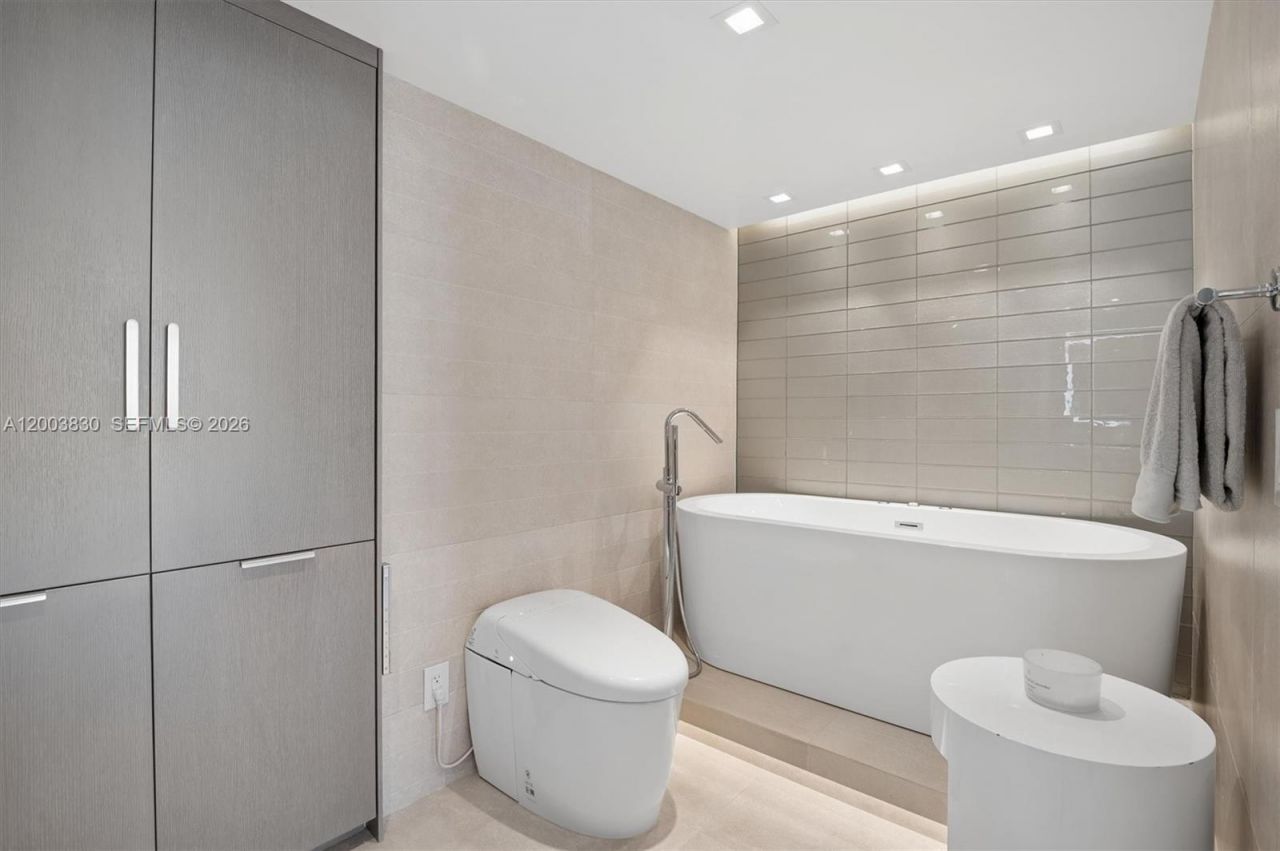 400 S Pointe Dr , Unit 2309, Miami Beach, FL 33139 Photo