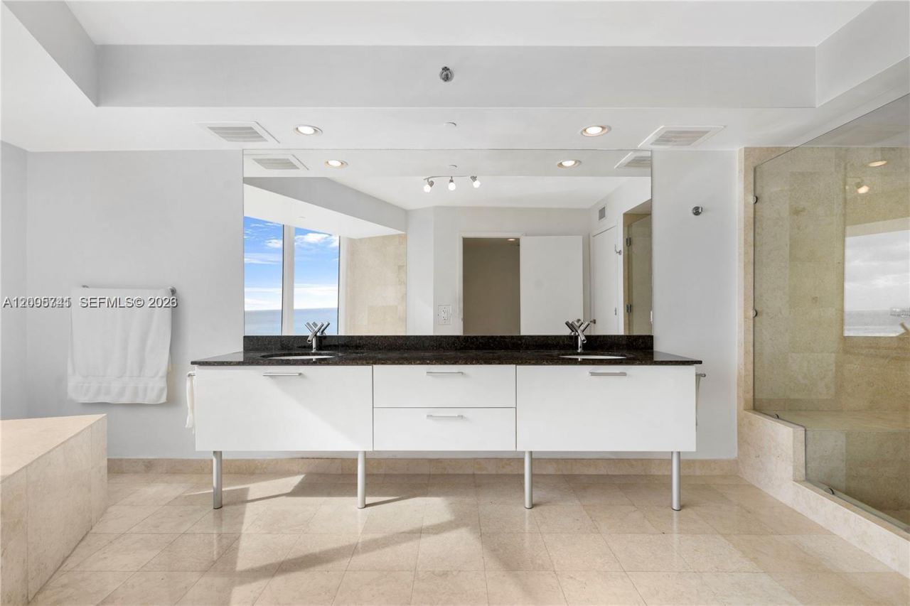 17201 Collins Ave, Unit 3101, Sunny Isles Beach, FL 33160 Photo