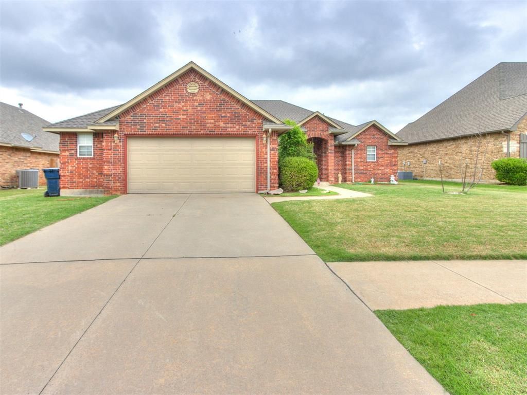 10320 Queensbury Drive, Yukon, OK 73099 Main Photo