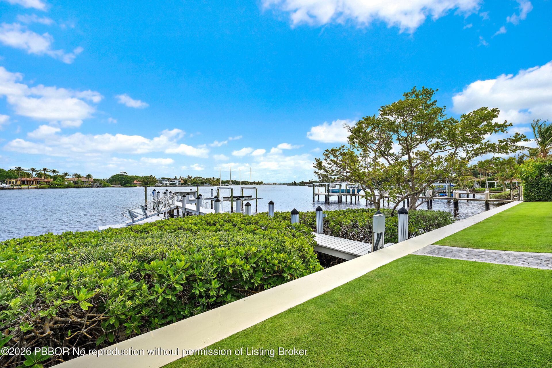 19020 Point Drive, Jupiter, FL 33469 Photo