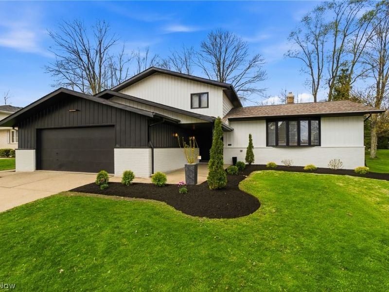 6344 Gale Drive, Seven Hills, OH 44131 Photo 2