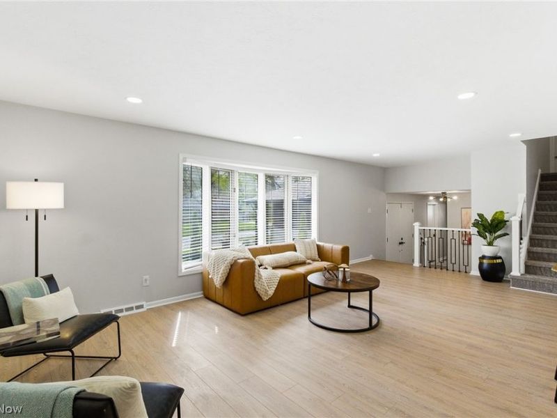 6344 Gale Drive, Seven Hills, OH 44131 Photo 8