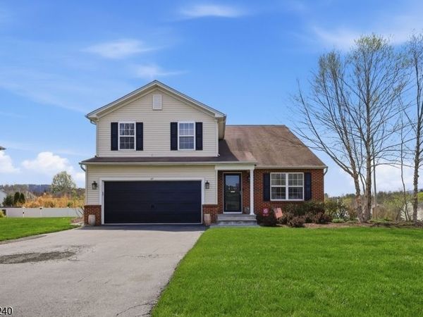27 Lambert St, Washington, NJ 07882