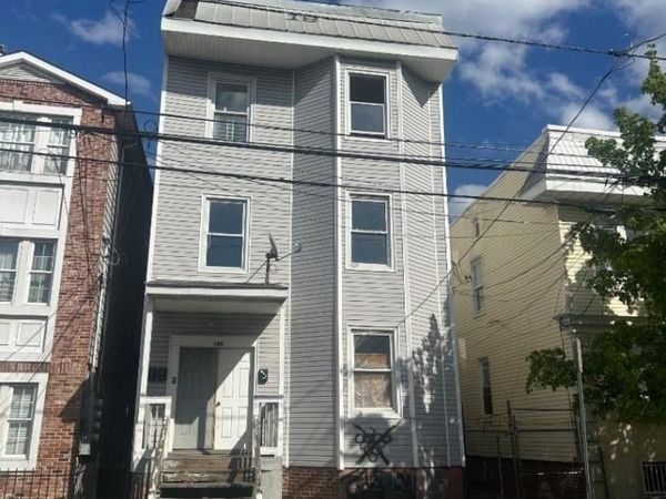 748 S 11Th St, Newark, NJ 07103