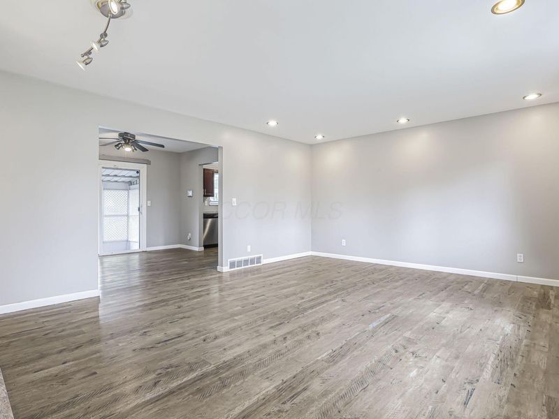 159 Pasadena Avenue, Columbus, OH 43228 Photo 6