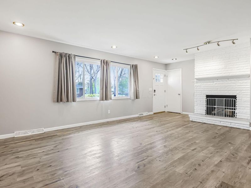 159 Pasadena Avenue, Columbus, OH 43228 Photo 8